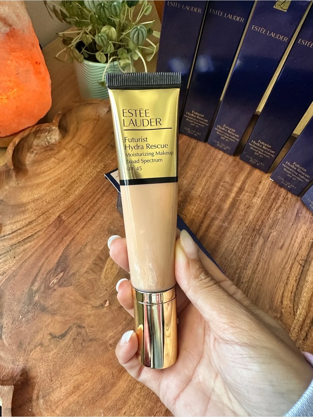 Estee Lauder Futurist Hydra Rescue Moisturizing Makeup 4N1 Shell Beige